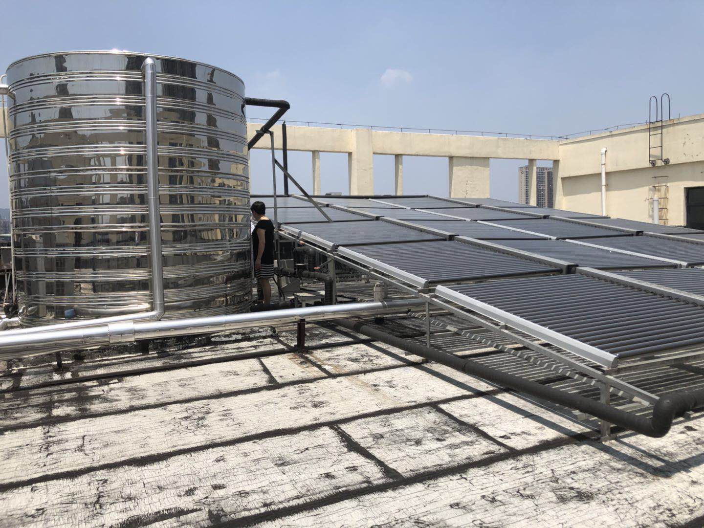 太陽(yáng)能熱水器